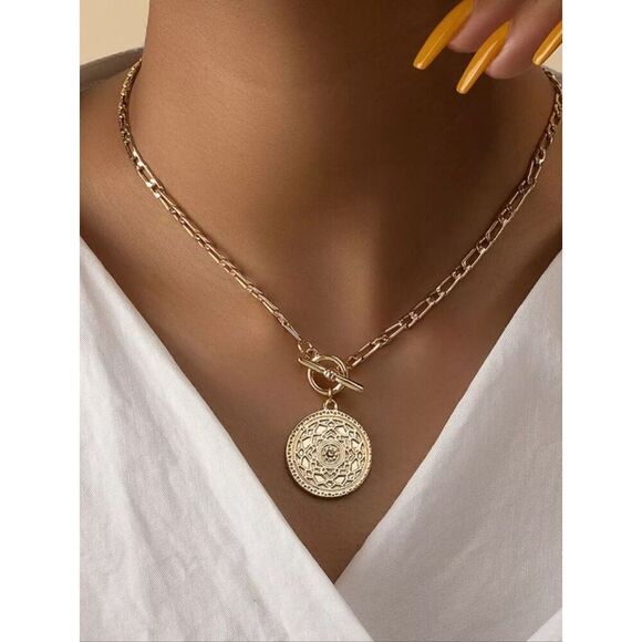 Fashion Jewelry Jewelry - Gold Medallion Toggle Chain Necklace - Women Jewelry